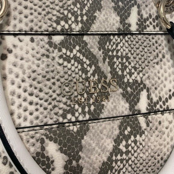 Sold - Picture 4 of 10